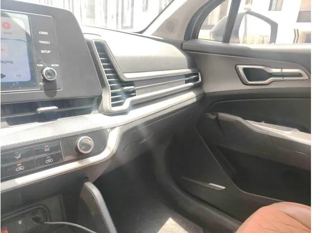 Car image 35