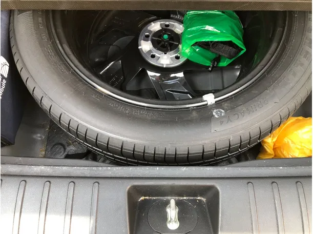 Car image 23