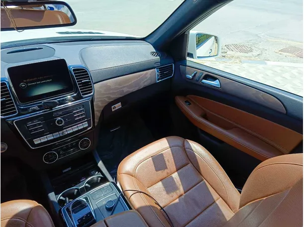 Car image 35
