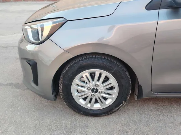 Car image 9