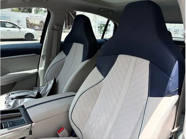 Car image 13
