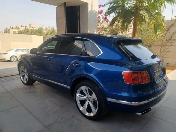 Car image 7