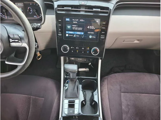 Car image 16