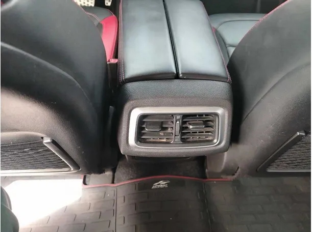 Car image 31