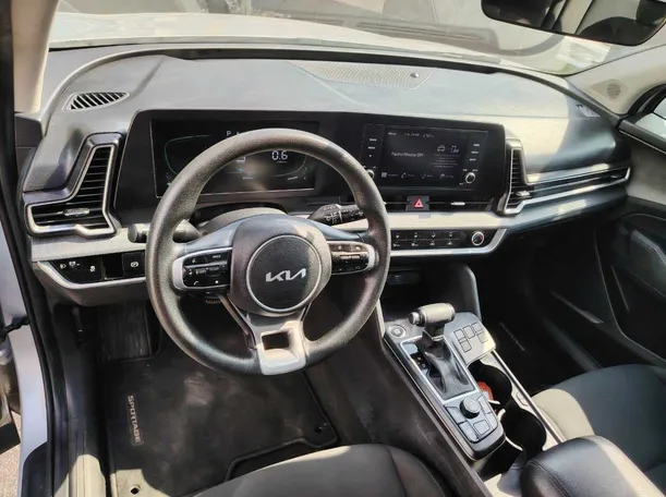Car image 13