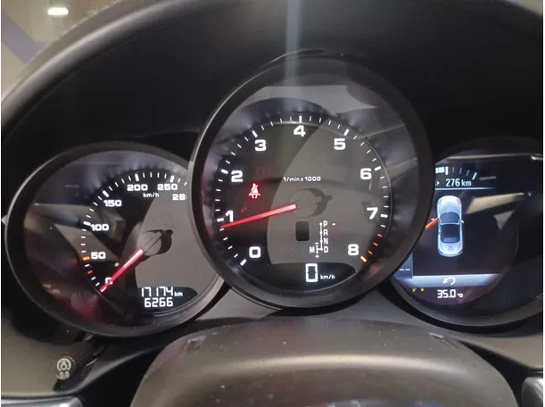 Car image 16