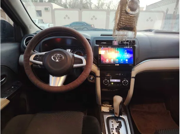 Car image 19