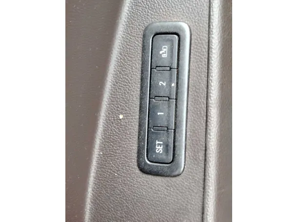 Car image 33