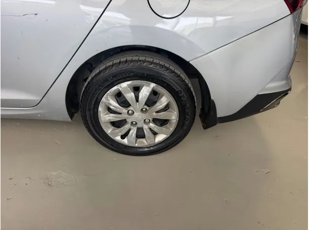 Car image 8