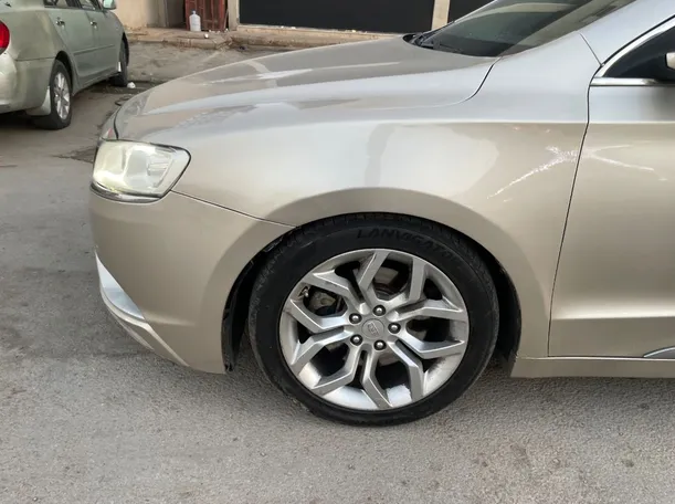 Car image 9