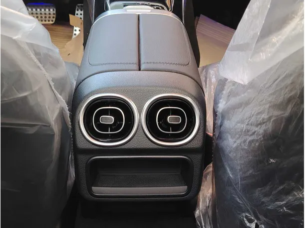 Car image 33