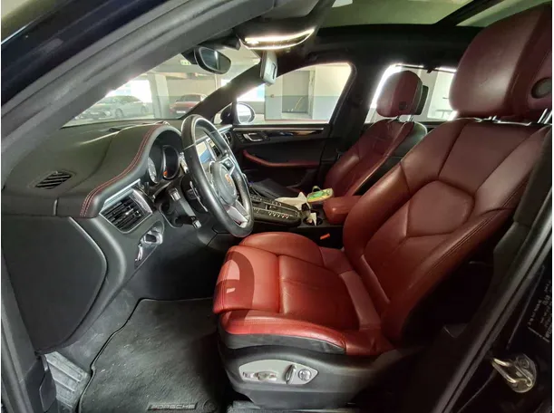 Car image 12