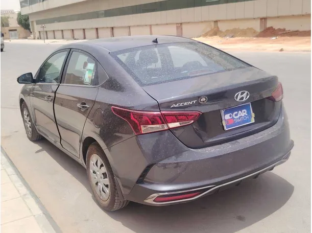 Car image 7