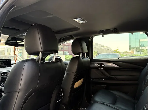 Car image 18