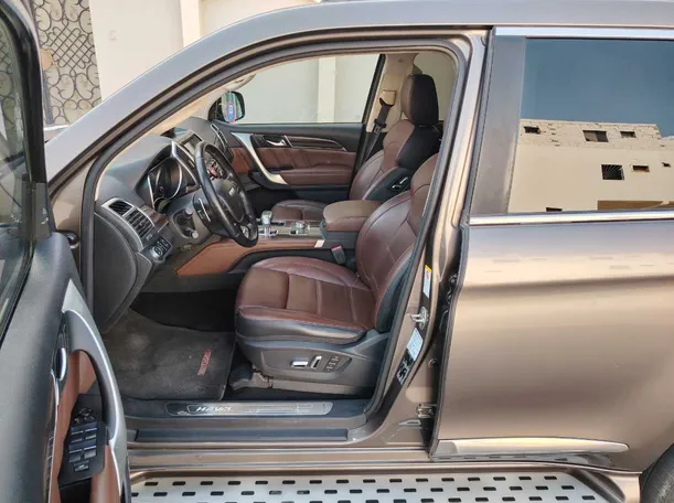 Car image 12