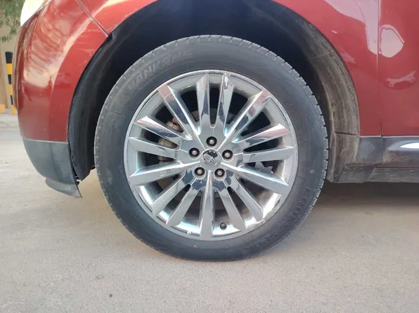 Car image 10