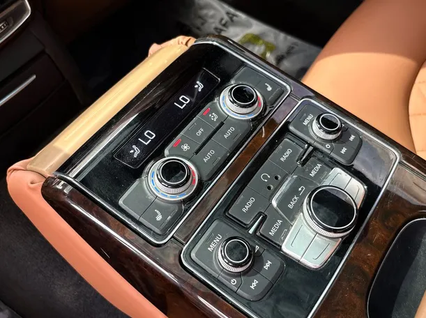 Car image 29