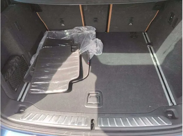 Car image 28