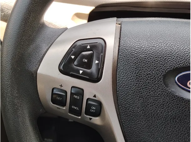 Car image 25