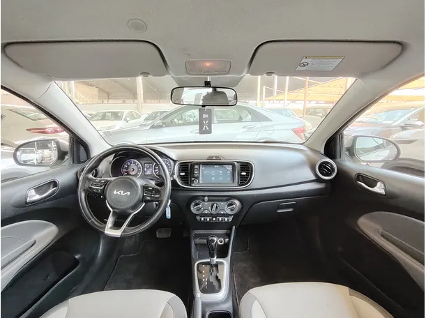 Car image 19