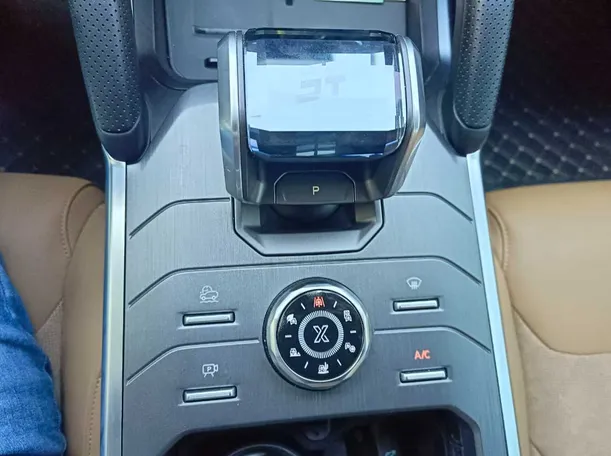 Car image 25