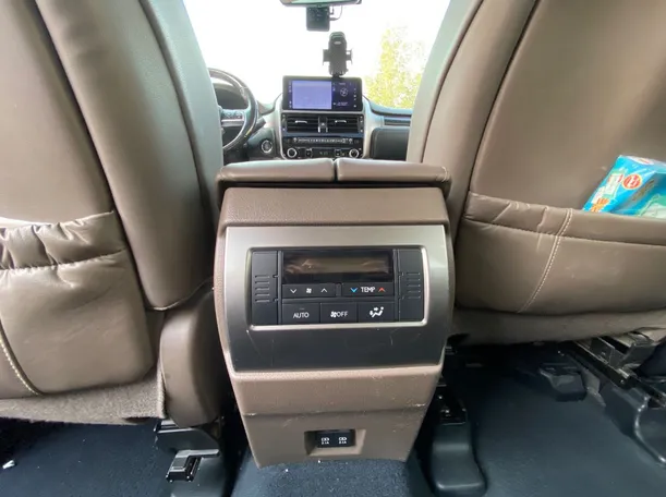 Car image 29