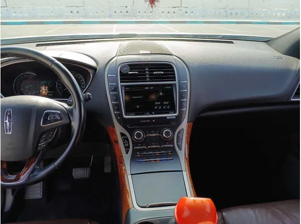 Car image 17
