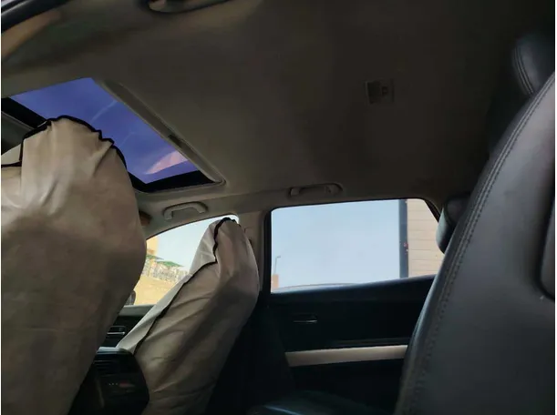 Car image 32