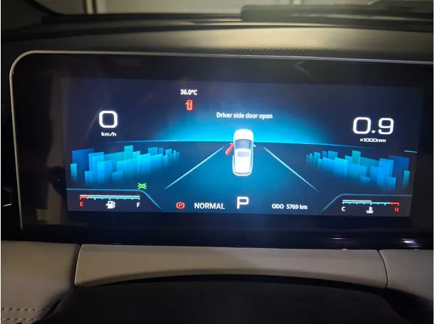 Car image 15