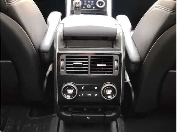 Car image 32