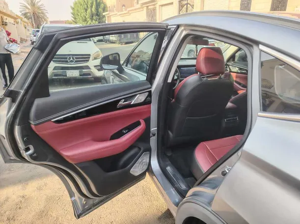 Car image 17