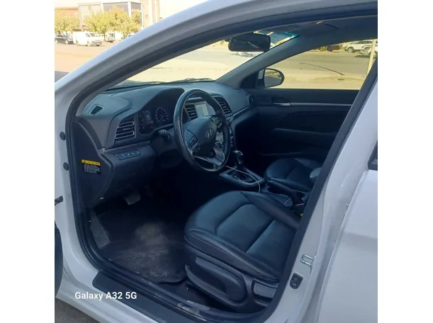 Car image 10