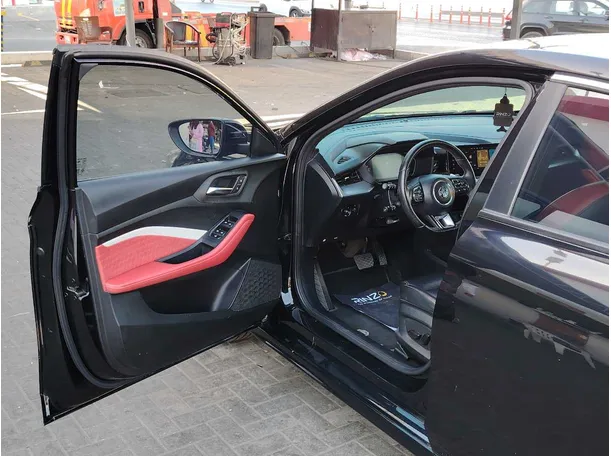 Car image 11
