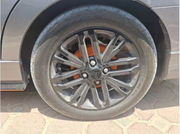 Car image 13