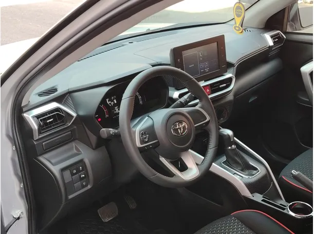 Car image 12