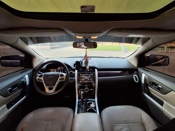 Car image 14