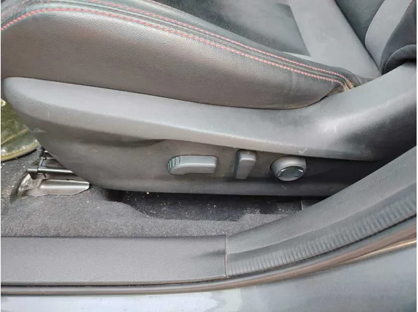 Car image 37