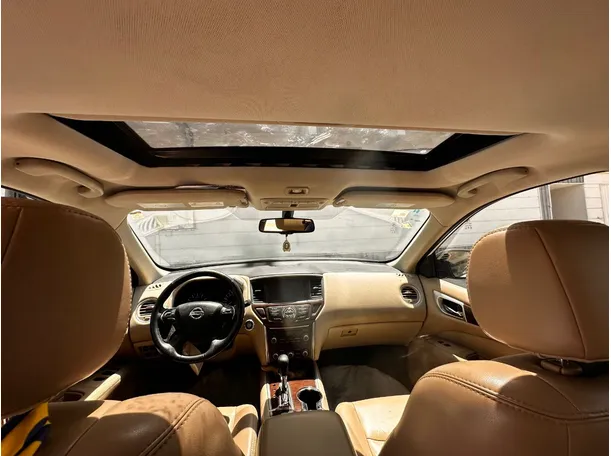 Car image 16