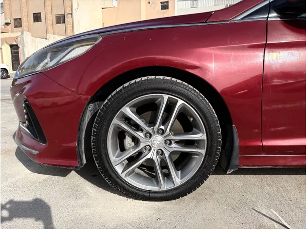 Car image 9