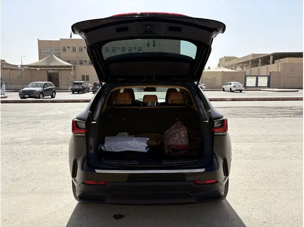 Car image 25