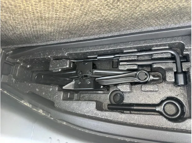 Car image 22
