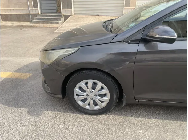 Car image 9
