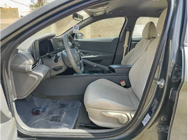 Car image 13