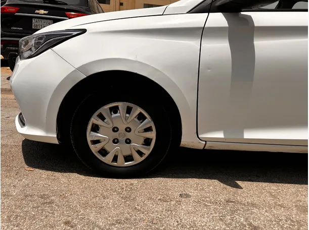 Car image 9