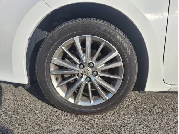 Car image 10