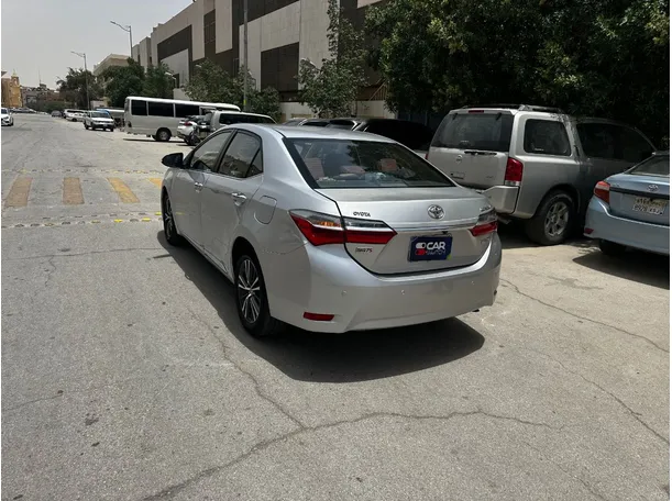 Car image 7