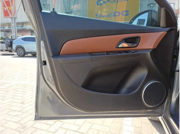 Car image 10