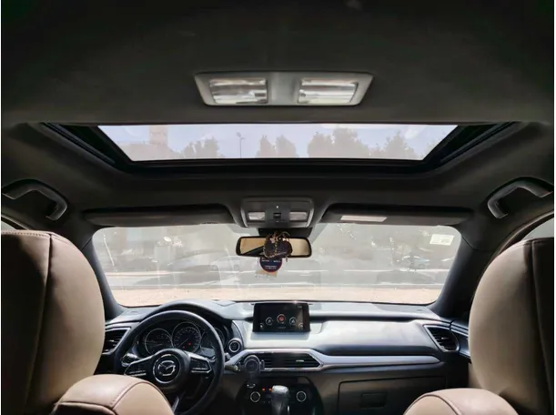 Car image 19