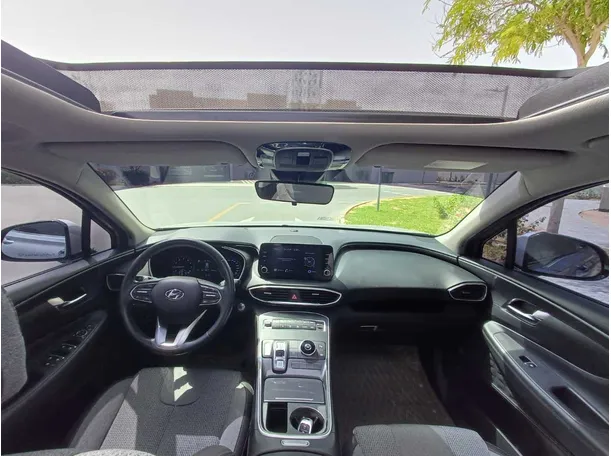Car image 14