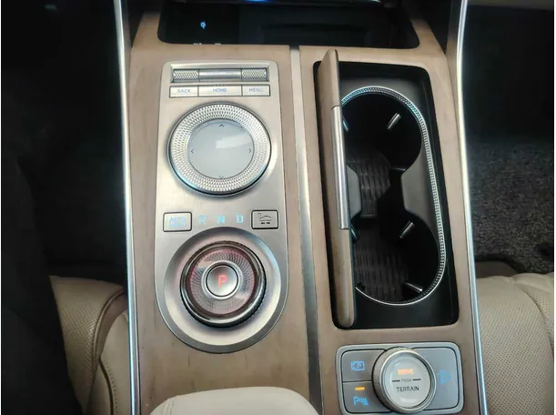 Car image 23
